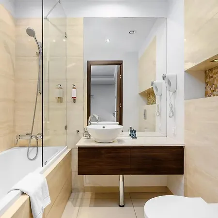 Before Making A Request, Read My Host Profile At Bottom Of Page # Shortstaypoland Platinum Towers Skyline * Warsaw