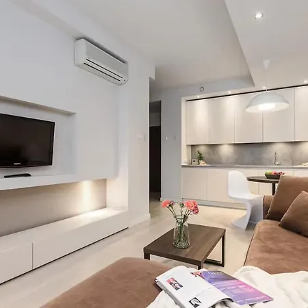 Before Making A Request, Read My Host Profile At Bottom Of Page # Shortstaypoland Platinum Towers Skyline