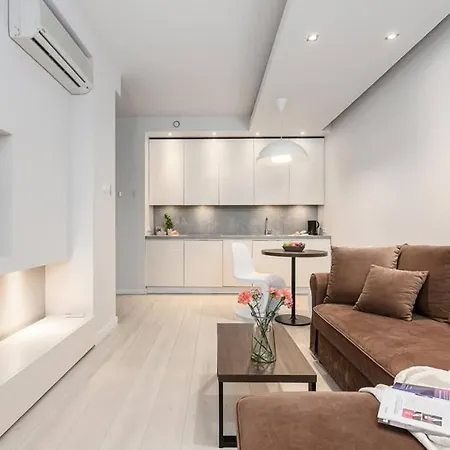 Before Making A Request, Read My Host Profile At Bottom Of Page # Shortstaypoland Platinum Towers Skyline Apartment *