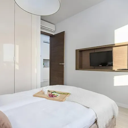 Apartment Before Making A Request, Read My Host Profile At Bottom Of Page # Shortstaypoland Platinum Towers Skyline