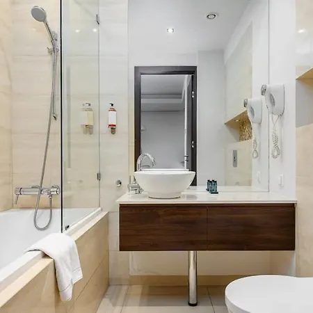 Before Making A Request, Read My Host Profile At Bottom Of Page # Shortstaypoland Platinum Towers Skyline Apartment *